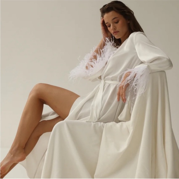 Bridal Robe Long White Feather (The Robe UA Mia) - Picture 9 of 11